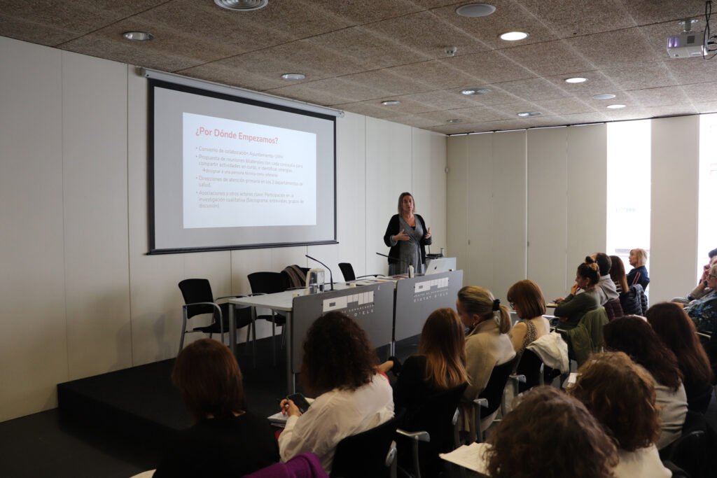Presentación del proyecto CAIR en la Mesa Intersectorial de Salud, por parte de la investigadora principal Lucy Anne Parker
