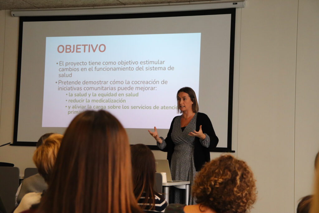 Presentación del proyecto CAIR en la Mesa Intersectorial de Salud, por parte de la investigadora principal Lucy Anne Parker